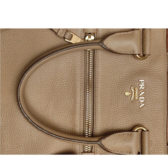 Beautiful Prada handbag. Has been authenticated. - Picture 3 of 11
